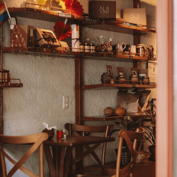 Um dos chocolates produzidos em Brasília já recebeu prêmio.  A proprietária da La Barr Chocolate, empresa que fica na Asa Norte, contou em 2024 numa entrevista à Globo que começou a produção em máquinas pequenas e aos poucos foi crescendo.