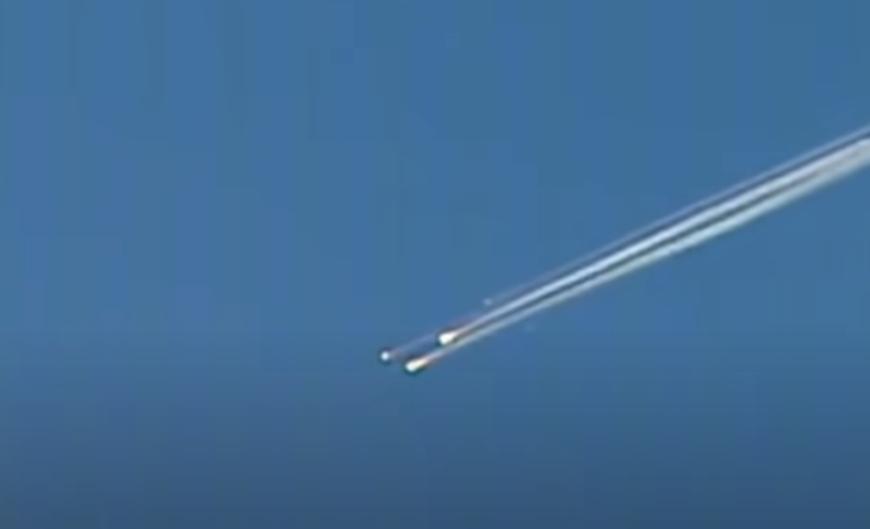  O ônibus espacial foi se desintegrando no ar, formando várias bolas de fogo (foto), quando sobrevoava o Texas, a 63 km de altitude, na volta para o planeta. Faltavam 16 minutos (2.250 km) para a aterrissagem. 