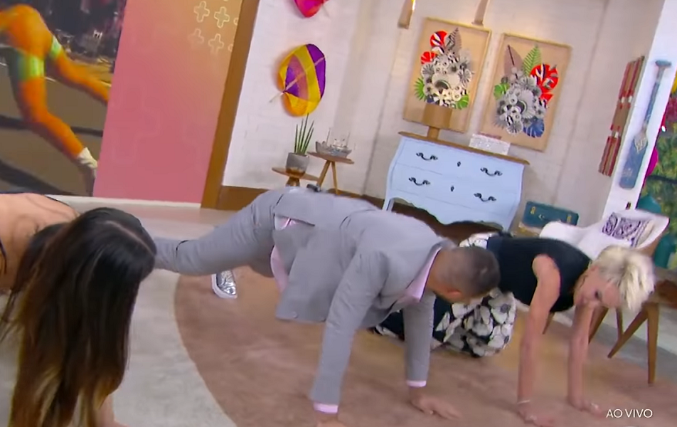 Essa não foi a primeira vez que Ana Maria dançou um hit e empolgou. Certa vez, a apresentadora divertiu os telespectadores ao aceitar o desafio do Gil do Vigor para fazer a coreografia do hit “Envolver”, de Anitta!