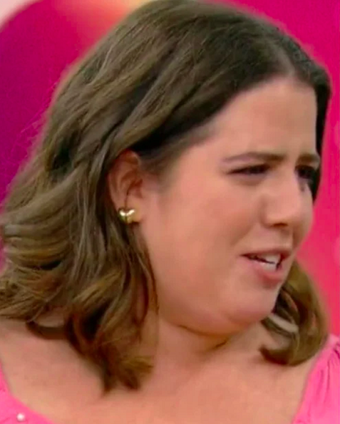 “Todo dia a Ana Maria vira para mim e diz: ‘É sério que vai acontecer isso?'”, declarou Tati, emendando o assunto. Logo depois, Tati comentou: “Hoje, o Caio (Cauã Reymond) vai avisar a Aline (Barbara Reis) que ele vai mesmo se casar com a Graça (Agatha Moreira). Tudo isso depois de a Aline salvar ele. Olha só que situação”. 