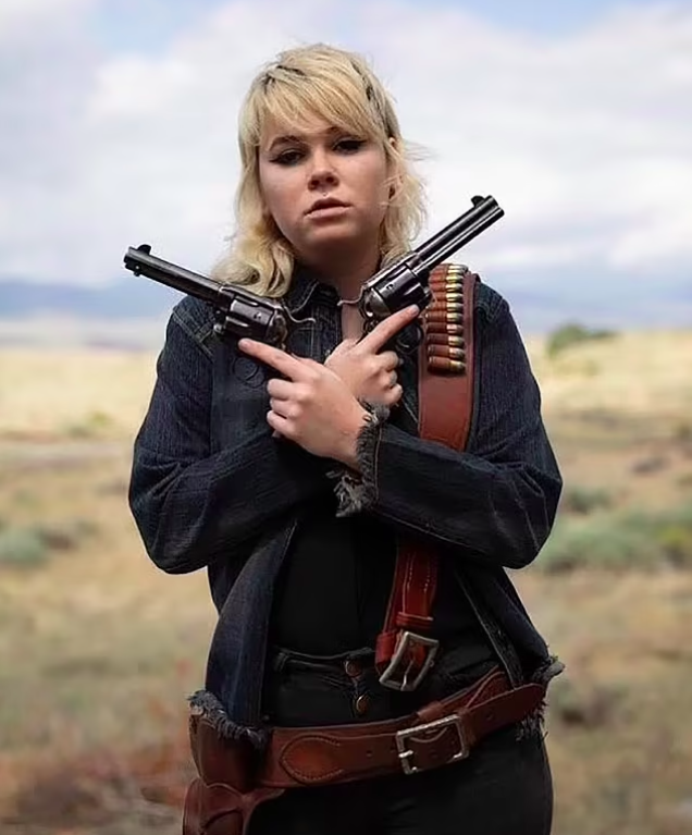 Já a armeira do filme, Hannah Gutierrez Reed, foi condenada a 18 meses de prisão em 2023.