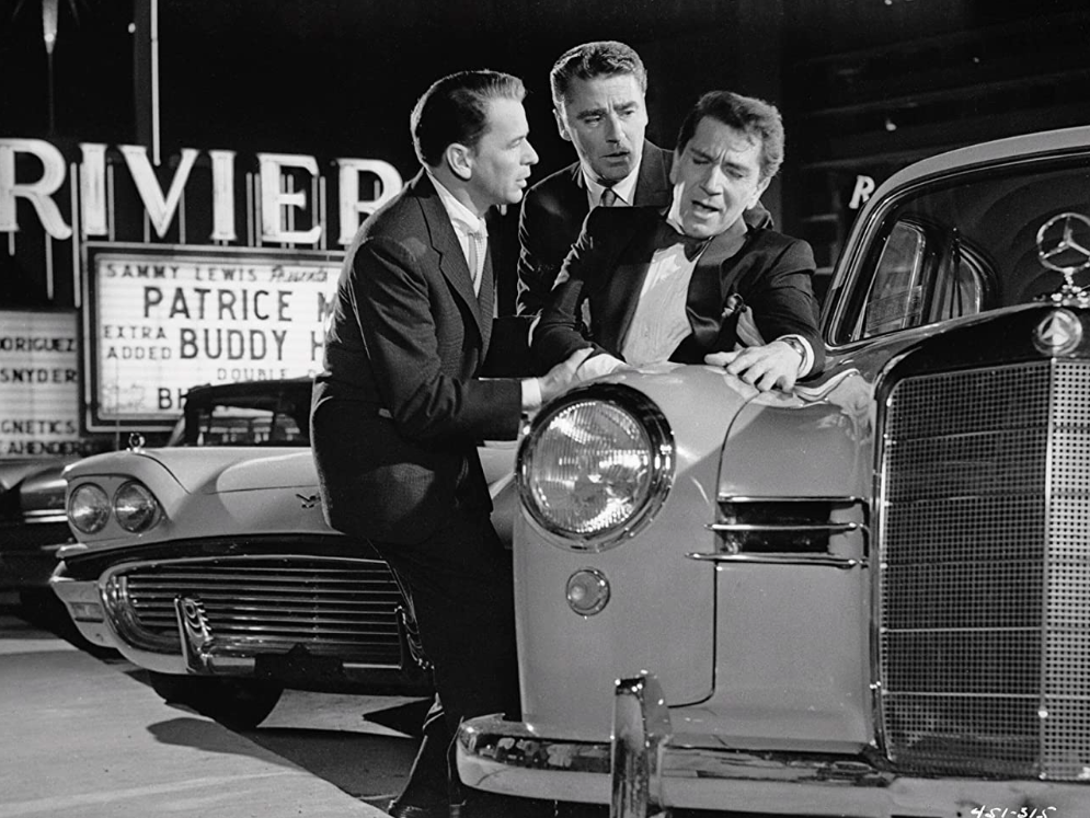 O filme, que ficou marcado por ter um elenco estrelado – George Clooney, Brad Pitt, Matt Damon e Julia Roberts, só para citar alguns –, é um remake de um longa de 1960. A versão original tinha Frank Sinatra e Dean Martin como atores principais.