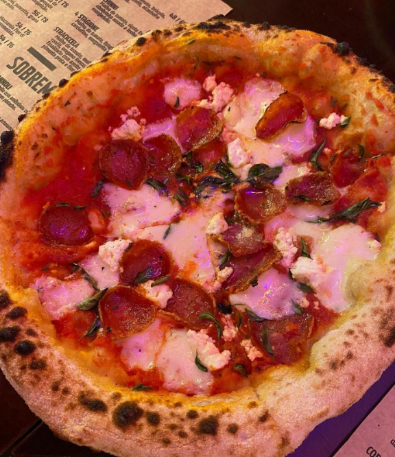 Zanuto, aos 37 anos, também está envolvido em outros projetos gastronômicos, entre eles o restaurante Hospedaria e Onesttà Pizza.