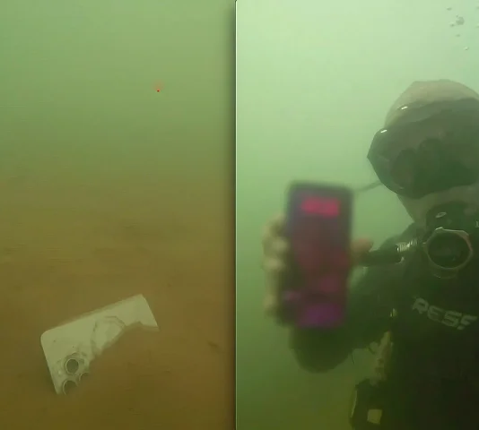 Um mergulhador resgatou um telefone celular ainda funcionando a 8 metros de profundidade!