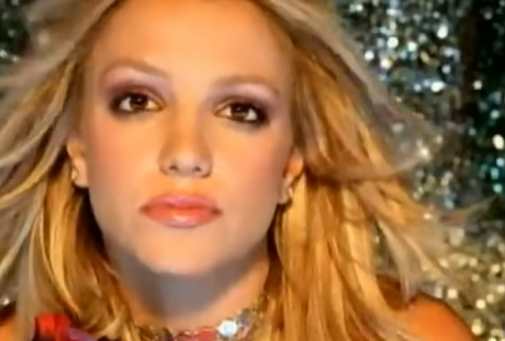 Britney Spears: No ano de 2007, a “princesinha do pop” atravessou uma fase tumultuada tanto em sua vida pessoal quanto em sua carreira e decidiu fazer uma pausa. Nesse intervalo, ela chegou a buscar tratamento psiquiátrico.