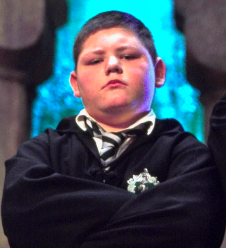 Outra polêmica, dessa vez envolvendo o ator Jamie Waylett, que viveu o personagem Vincent Crabbe (foto), amigo de Draco Malfoy na franquia. Ele foi detido em 2009 acusado de porte de drogas.