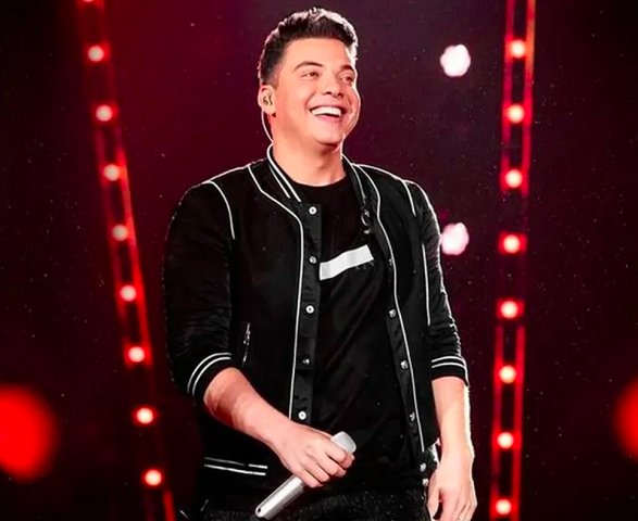 Wesley Safadão- Em setembro de 2023; o cantor interrompeu a agenda de shows para tratar de uma crise de ansiedade. Ele anunciou a paralisação no começo do mês e voltou a se apresentar no dia 30/9. 