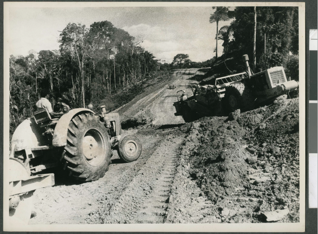 E o que era pra ser motivo de avanço brasileiro se tornou sinônimo de dor de cabeça. A Rodovia Transamazônica nunca ficou 100% completa.