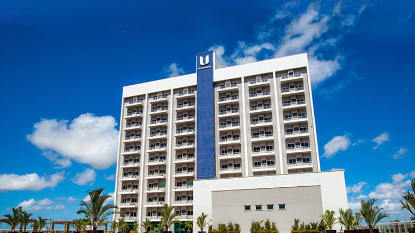 O indicador é calculado com base na média das notas dos cursos de graduação e pós-graduação das instituições, no desempenho dos alunos no Enade, na qualificação dos professores e na estrutura das instituições 