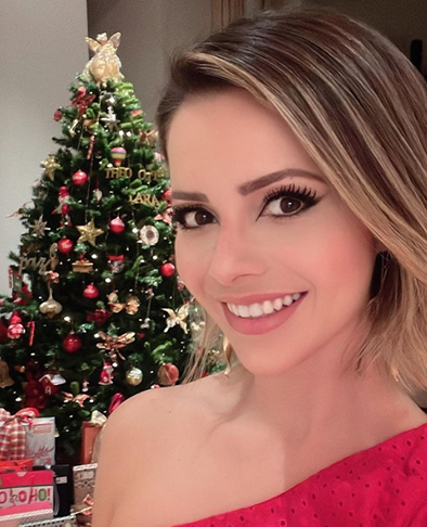 Sandy - Cantora e compositora paulista, cuja carreira começou na infância, formando dupla com o irmão Júnior e depois passou a ser solo, mantendo o sucesso. 