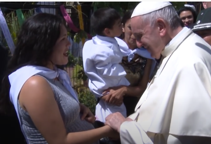 Uma das características marcantes de Francisco era sua abordagem pastoral e seu compromisso com os pobres e marginalizados. 

