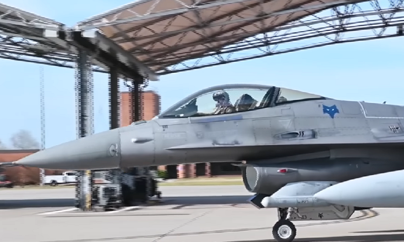 Um oficial dos EUA afirmou que o acidente não foi causado pelos caças. E que provavelmente houve uma despressurização, já que o piloto foi visto desacordado na cabine.