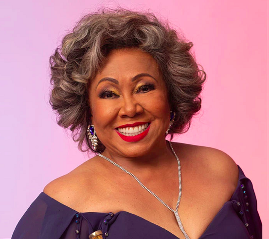 Segundo ela, apesar da “voz de bar”, ela nunca afogou as mágoas num copo de bebida. “Quando chorei, foi em casa, tomando leite ou guaraná, brincou.