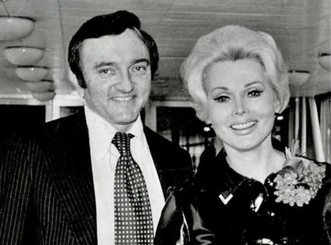 Ele foi contratado por Ruth Handler para colaborar com a Mattel no desenvolvimento dos designs da boneca. Ryan chegou à Mattel em 1956 e lá permaneceu por 20 anos.