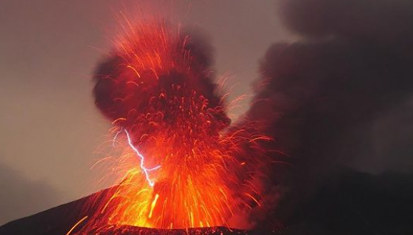 Relâmpagos Vulcânicos - Um dos espetáculos mais assustadores da natureza. São tempestades de raios ocorridas durante erupções vulcânicas. 