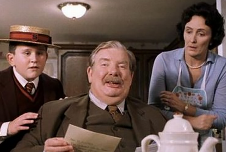 Richard Griffiths - O ator convenceu tanto na pele de Valter Dursley, tio de Harry, que atraiu a antipatia de parte do público. Começou a carreira em 1974 e atuou em muitos filmes (Gandhi, Ragtime, Superman II). Morreu aos 65 anos, em 2013, por complicações cardíacas.
