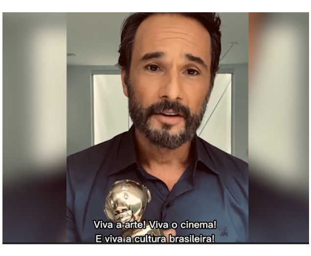 Em agosto de 2022,  Santoro recebeu o Grande Prêmio Brasileiro de Cinema como Melhor Ator Coadjuvante pelo papel em 7 Prisioneiros. Ele comemorou o prêmio nas redes sociais. 