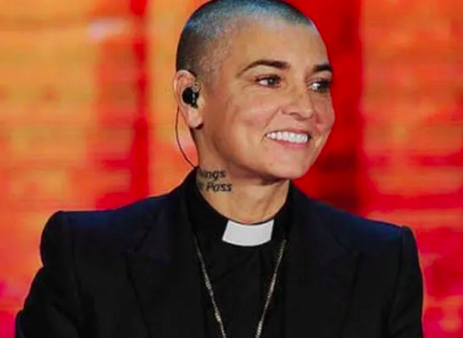 Sinead O’Connor, cantora irlandesa, também teve sua carreira marcada pela fibromialgia. Ela veio a falecer em 26 de julho de 2023, em Londres, no Reino Unido. O'Connor relatou que, durante anos, sentiu dores sem explicação até que finalmente recebeu um diagnóstico.