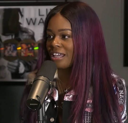 As pessoas podem assumir que você, que escreve livros sobre magia e coisas esotéricas, seria capaz de compreender e entender como os estados de consciência variam em um ser humano, escreveu a cantora.