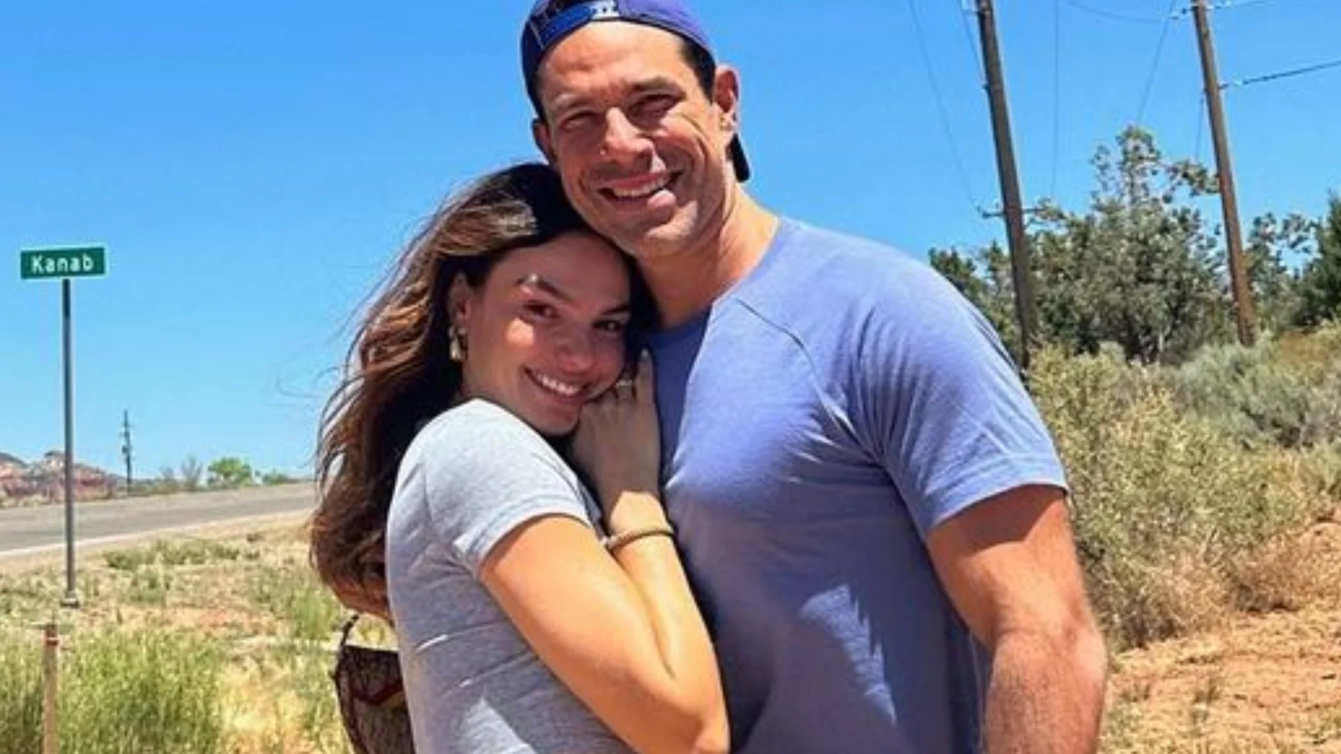 O namoro entre eles teve início em 2023. Na época, o casal foi fotografado na Paris Fashion Week. Isis Valverde é mãe de Rael, 6, fruto do casamento com o modelo André Rezende. Já Marcus Buais tem dois filhos, José Marcus, de 13 anos, e João Francisco, de 10, ambos nascidos durante a união com a cantora Wanessa Camargo.
