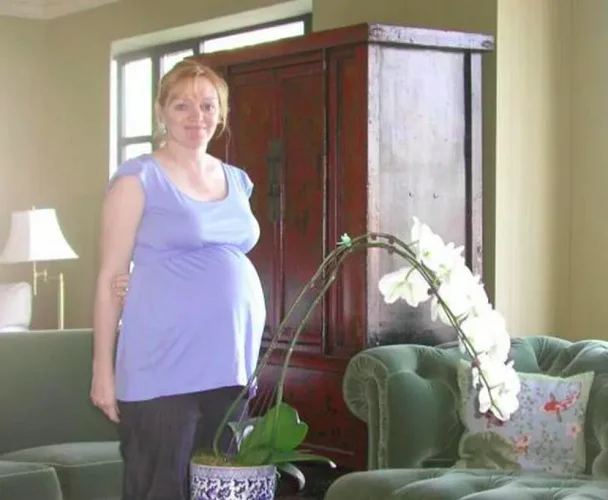 Tudo começou com uma série de informações divulgadas pelo site “Page Six”. De acordo com o portal, a amante do empresário, Erin McCarthy, revelou a existência de quatro embriões congelados e reivindicou direito à herança.