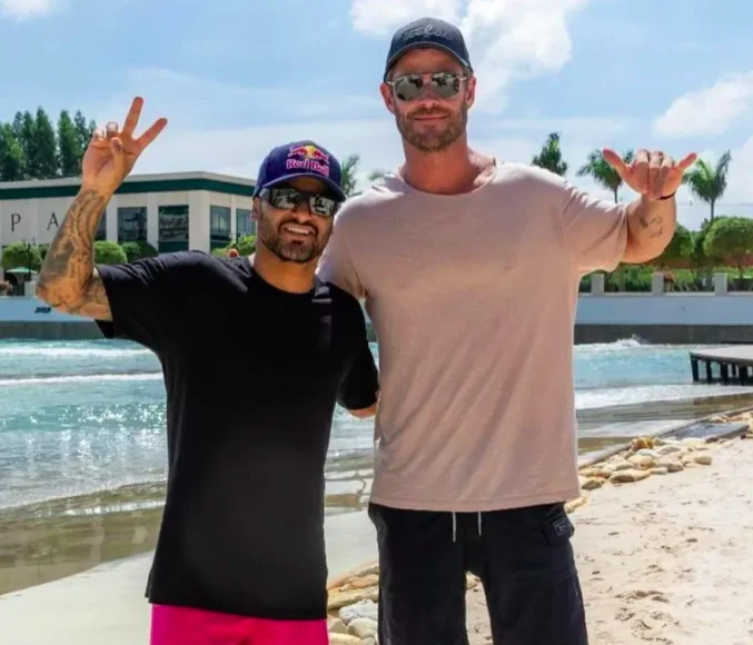 Chris Hemsworth, aliás, esteve no Brasil em dezembro de 2023 para participar da ‘CCXP23’. À época, o ator aproveitou o tempo livre para pegar umas ondas junto com o surfista brasileiro Ítalo Ferreira.