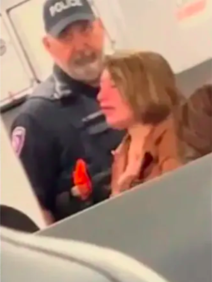 A situação assustadora foi toda filmada e compartilhada por um passageiro na plataforma “Reddit”.