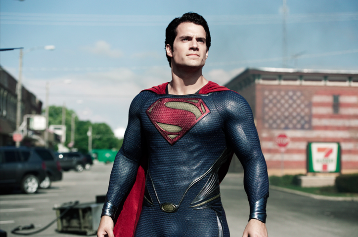 Entusiastas do personagem repararam que a tradicional cueca por cima da calça está de volta. O detalhe não fez parte da última versão do herói, interpretado por Henry Cavill.