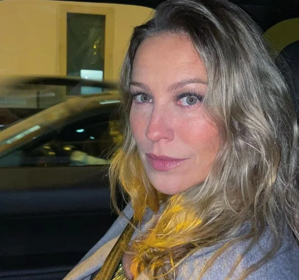 Para ela, casamentos esgotam a atração pela convivência sempre com a mesma pessoa.. Não penso em me casar novamente. Já realizei essa fantasia. Sou descrente dessa instituição falida, disparou.
