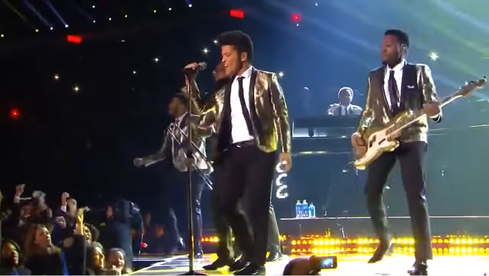 Em 2013, Mars foi convidado para ser a atração principal do intervalo do Super Bowl, a final do NFL, a liga de futebol americano. Sua apresentação atingiu a maior audiência da história do evento até então.
