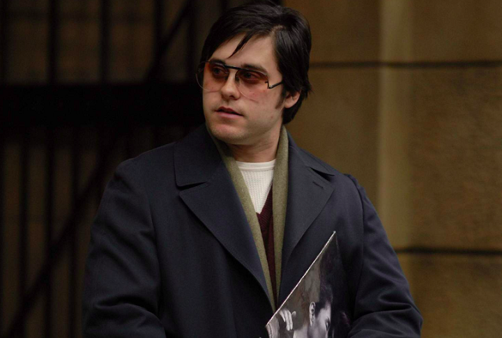 No filme, o ator interpretou Mark Chapman,  o assassino do músico britânico  Os fãs viram Jared Leto com 30 quilos a mais!