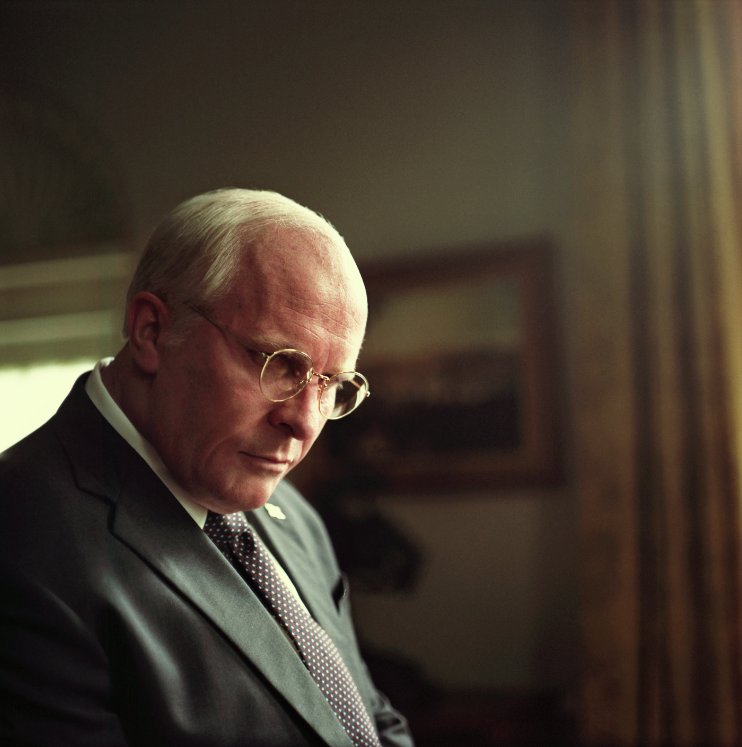 Christian Bale também passou por mudanças radicais para ficar parecido com o ex-vice-presidente dos EUA, Dick Cheney no filme Vice, de 2018.