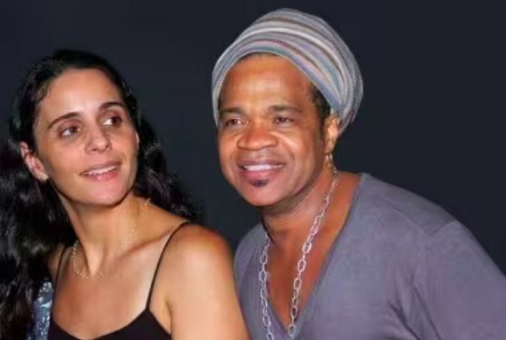 O artista costuma ser discreto em relação à sua vida pessoal. Ele é casado com Helena Buarque de Holanda, filha de Chico Buarque e Marieta Severo. Juntos, eles têm quatro filhos: Francisco, Clara, Cecília e Leila.