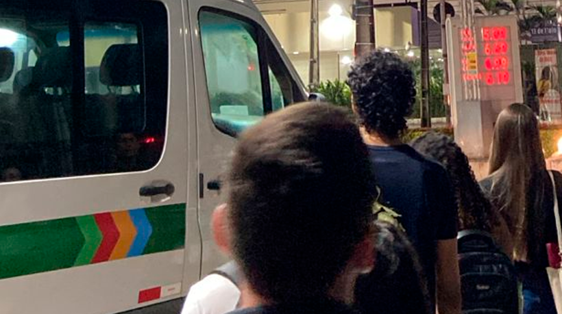 Estudantes de Horizonte denunciam dificuldades com transporte universitário
