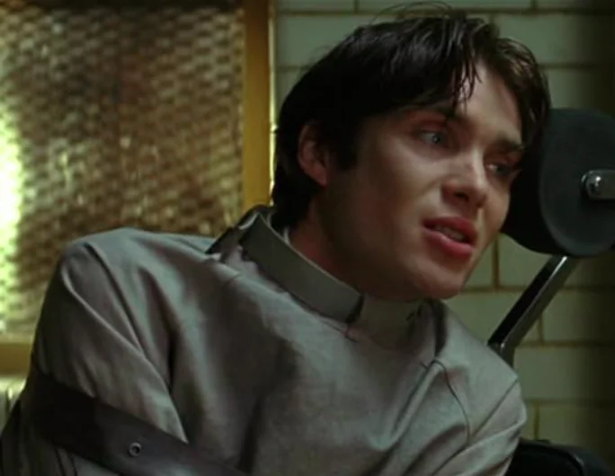 Espantalho: Em 2005, outro vilão icônico das HQs do Batman ganhou as telas do cinema em Batman Begins: o Espantalho, vivido por Cillian Murphy (Oppenheimer). 