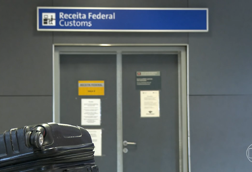 Além disso, é importante declarar os produtos excedentes para a Receita Federal. Caso você não faça essa declaração, a taxa de imposto será dobrada, passando para 100%.