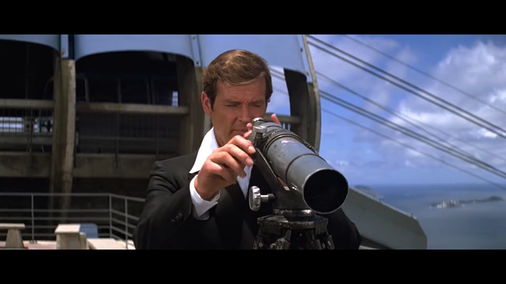 007: Contra o Foguete da Morte (1979) - Após uma nave espacial ser misteriosamente sequestrada no espaço, James Bond precisa descobrir quem está por trás disso.