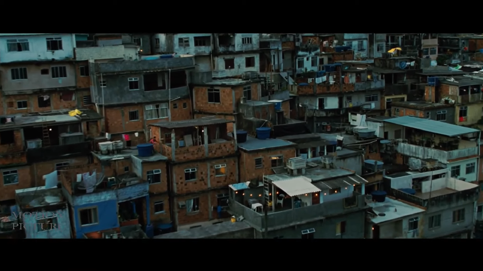 Na trama, Bruce Banner – na época ainda interpretado por Edward Norton –, precisa vir ao Brasil procurar uma cura para sua transformação. 