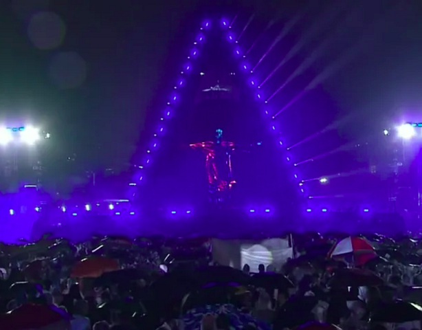 Em 23/08/2023, Alok apresentou um show na praia de Copacabana, no Rio de Janeiro, em comemoração aos 100 anos do Copacabana Palace, hotel histórico da cidade.
