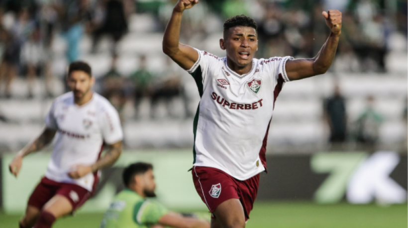 Jogador, que marcou seu primeiro gol pelo clube diante do Juventude, deixa para trás início irregular e se encaixa no esquema de Renato