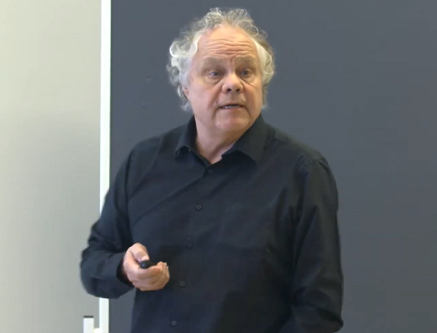 Ao longo de muitos anos, uma equipe de cientistas da França tem se dedicado ao estudo desses vírus. O líder desse grupo é Jean-Michel Claverie. Nascido em 6 de maio de 1950 em Paris, ele é um especialista no assunto.