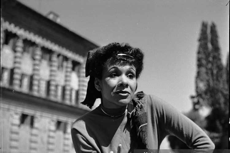 Na foto a dançarina americana Katherine Dunham, que ajudou a criar a 1° lei contra o racismo