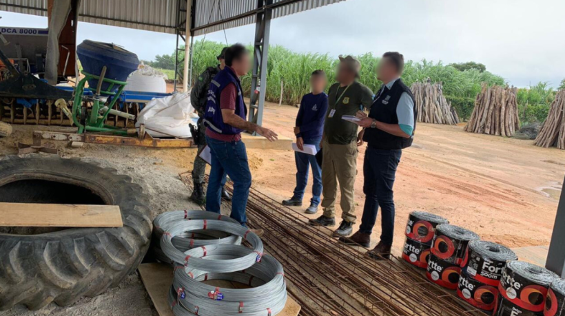 Durante fiscalização, foram identificadas irregularidades como funcionamento fora dos parâmetros da Licença Ambiental.