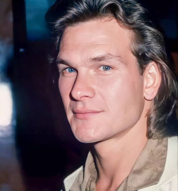 Patrick Swayze nasceu em 18 de agosto de 1952, em Houston, Texas. Ator carismático, ele também foi cantor, compositor e dançarino. E até hoje tem uma legião de admiradores. 