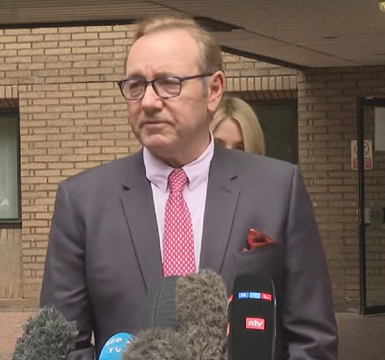 Em 26/7/2023, o ator americano recebeu um veredito favorável no tribunal do júri  sendo considerado inocente das quatro acusações de crimes de abuso que enfrentava. 