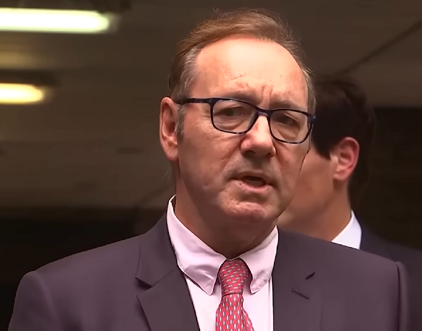 Em uma breve declaração aos repórteres fora do tribunal logo após o veredicto, Spacey disse que estava se sentindo “humilhado”.  Estou imensamente grato ao júri por ter se dado ao trabalho de examinar cuidadosamente todas as evidências e todos os fatos, antes de tomarem sua decisão. E estou honrado com o resultado”.