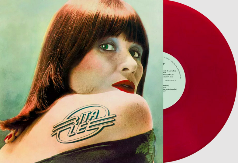 Rita Lee vendeu mais 55 milhões de discos e emplacou inúmeros hits, como “Ovelha Negra”, “Agora Só Falta Você”, “Lança Perfume” e muitos outros.
