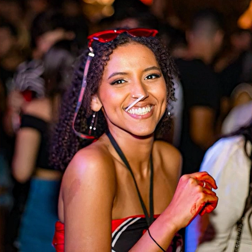 Um caso recente que chamou a atenção no Brasil foi a morte da jovem Ana Clara Benevides Machado, de 23 anos, que não resistiu ao forte calor durante um show da cantora Taylor Swift no Rio de Janeiro, em novembro de 2023.