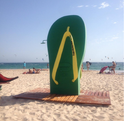 Essa não é a primeira vez que a famosa marca faz uma ação como essa em São Paulo. Em 2024, chuveirões foram instalados nas Arenas de Verão da Praia do Forte, Guilhermina e Boqueirão.
