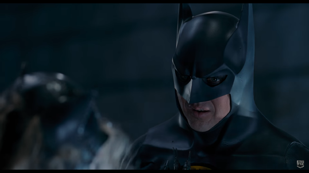 Maquiagem invisível em “Batman: O retorno” (1992): Para dar mais realismo ao homem-morcego, o diretor Tim Burton optou por fazer com que o personagem usasse maquiagem preta em volta dos olhos enquanto usa a máscara de Batman, justamente para não aparecer a pele de Bruce Wayne - que tem a pele branca.